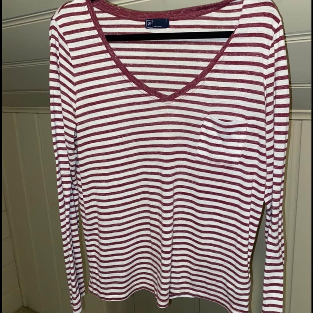 gap vneck shirt large
